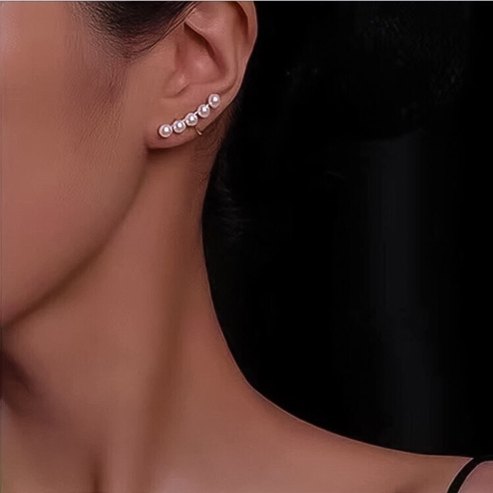 ⚜️[𝟯/$𝟭𝟴]⚜️Pearl Pave Gold Simple Cuff Earring NEW - Picture 3 of 8